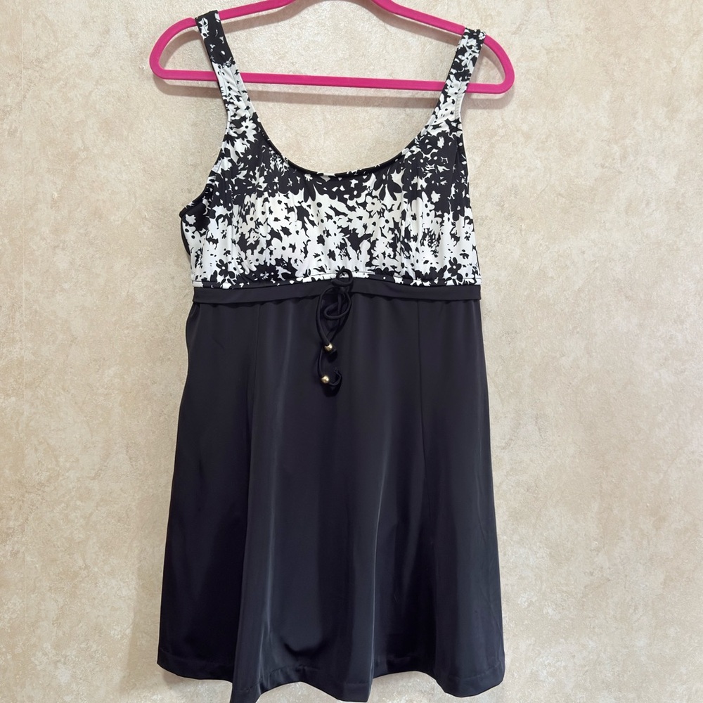Rose Marie Reid Black and White Women's one piece swimsuit plus size 18